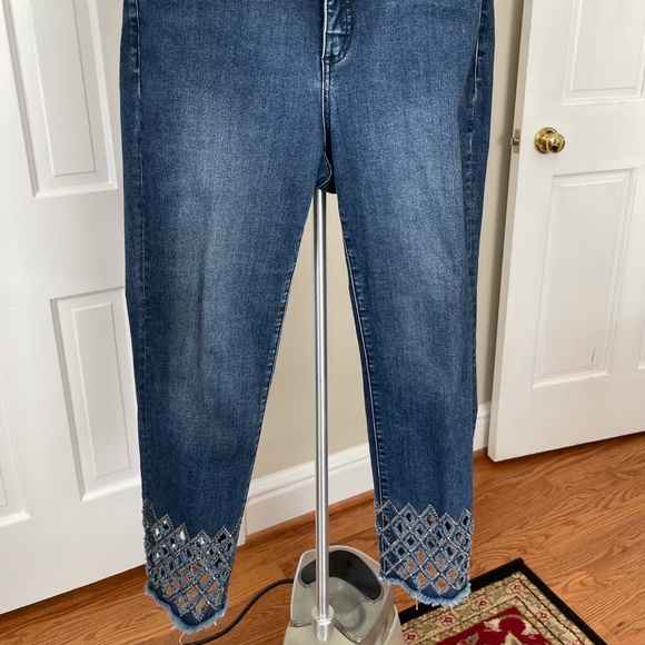 M13 - Joseph Ribkoff blue jeans, rhinstones and frayed hem - Picture 1 of 9